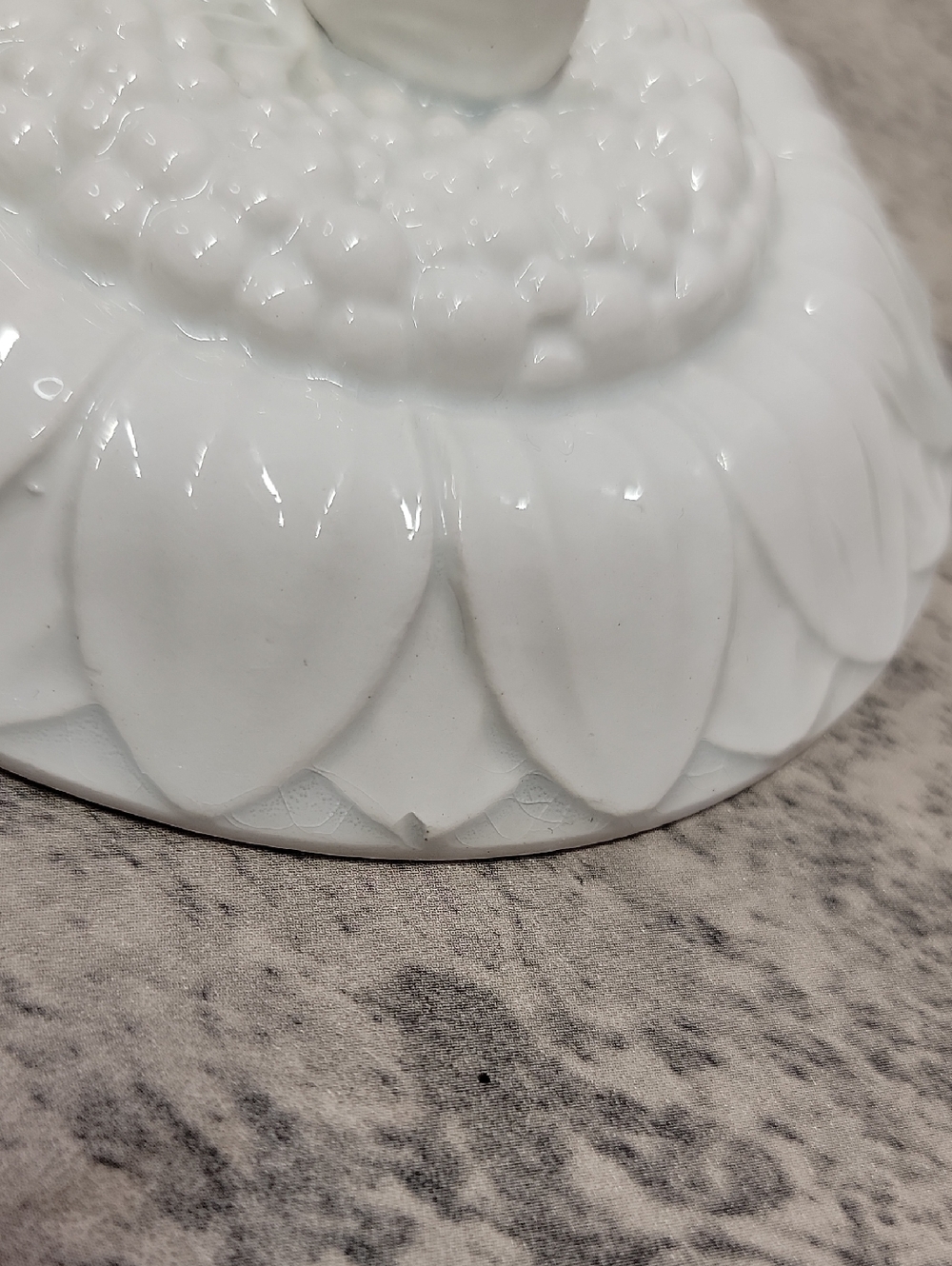 Vintage PV France Sunflower covered dish - Picture 7 of 10